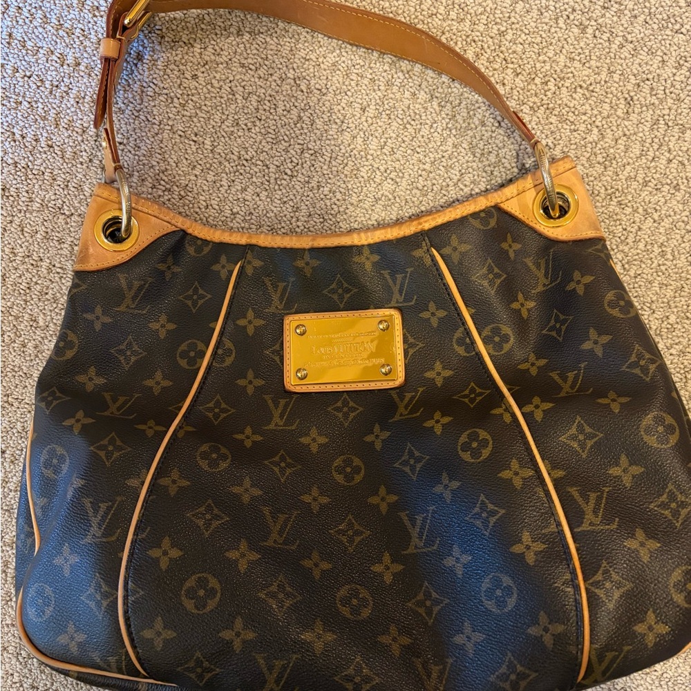 Louis Vuitton Galliera PM monogram shoulder bag.